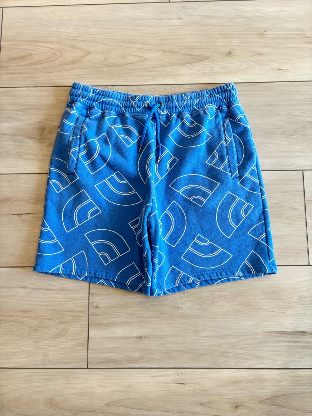 The North Face Blue Geometric AOP loungewear Outdoor Mens Fleece-Lined Shorts